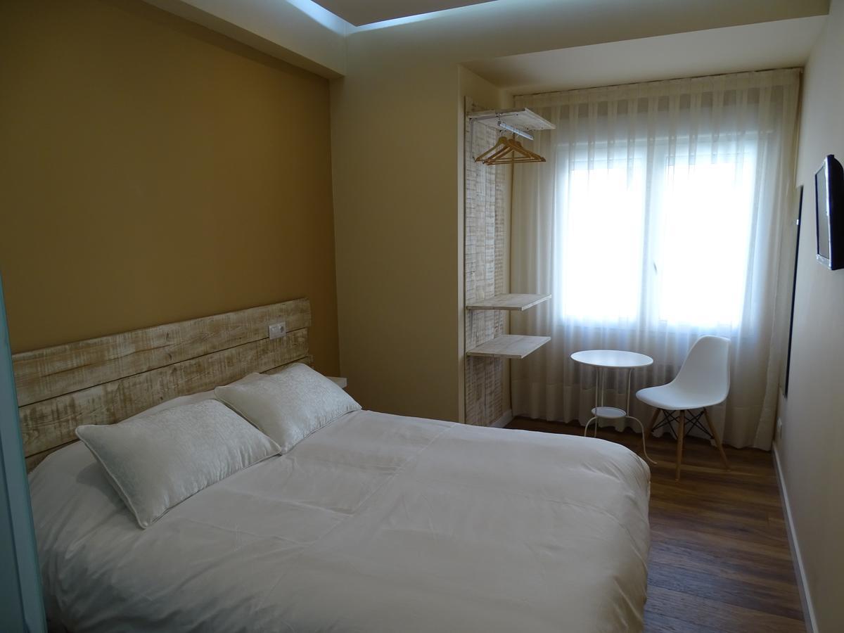 Urban Burgos Hotell Rum bild